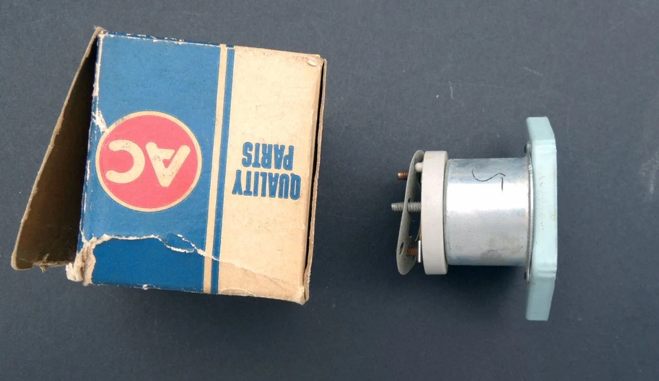 Pontiac GTO 1967 Lemans Tempest NOS medidor de presión de aceite, solo se adapta a rally cluster Foto 3 de 4