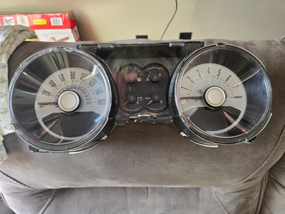   2011 OEM Ford Mustang GT Speedometer Instrument Cluster Needs To Be Programmed
