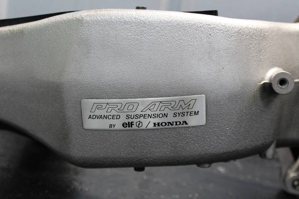 02-09 HONDA INTERCEPTOR 800 VFR800 REAR SWINGARM BACK SUSPENSION SWING ARM 2002 - Image 2 of 4