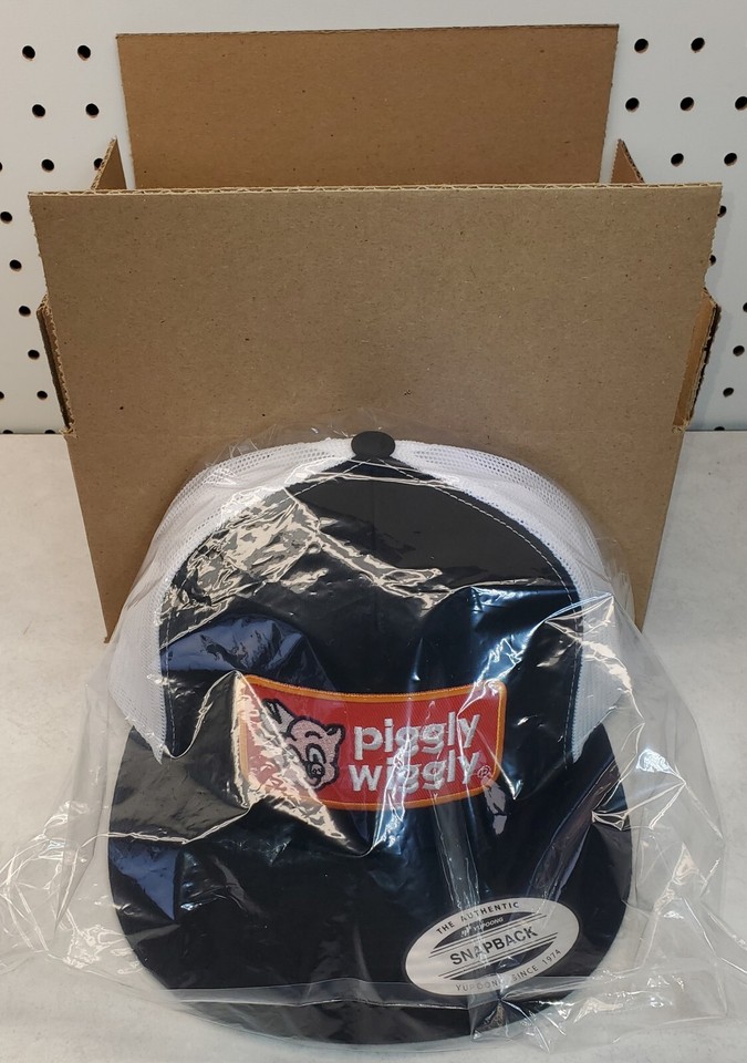 Casquette Trucker Snapback Yupoong 6006 - Patch Logo Corvette C1 - Noir Et Blanc, Visière Plate - Unisexe