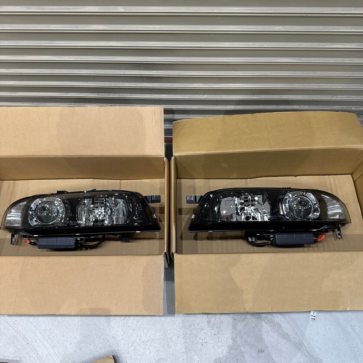 Genuine Front Xenon Head Lights Lamps For: Nissan Skyline R33 GTR