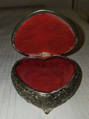 Vintage Heart Shaped Metal Red Velvet Lined Ornate Rose Jewelry Trinket Box - Picture 6 of 8