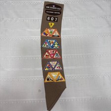 Vintage 1980&rsquo;s Brownie Sash w/ badges