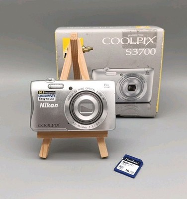 Nikon Coolpix S3700 Silber - Kompakte Digitalkamera - 20 MP - Getestet