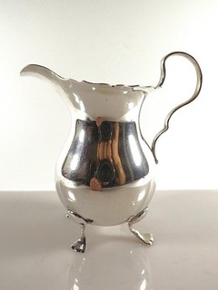 ANTIKES SILBER SAHNEKÄNNCHEN GEPUNZT BIRMINGHAM 1908 REF 445/2