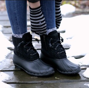 outfits with black sperry duck boots
