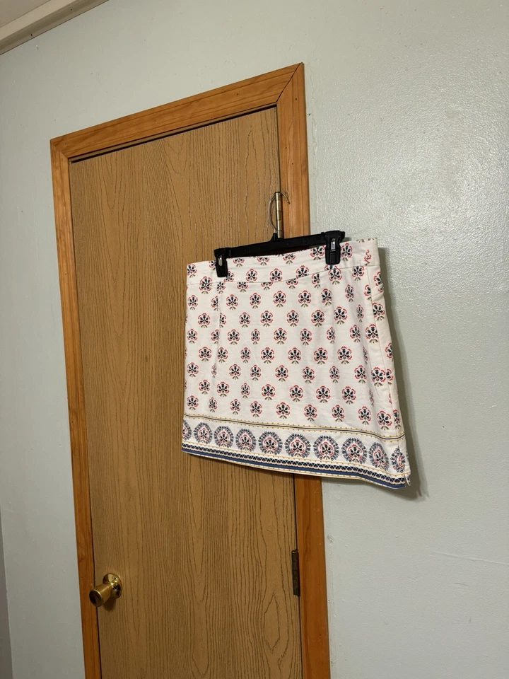 Croft & Barrow "Effortless Stretch Skort" Talla 12 con Skort Estampado Geométrico - Usado en Excelente Condición Foto 2 de 4