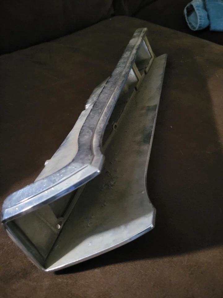 Carcasa de luz trasera AMC American Motors AMX 1968-69 Foto 2 de 3