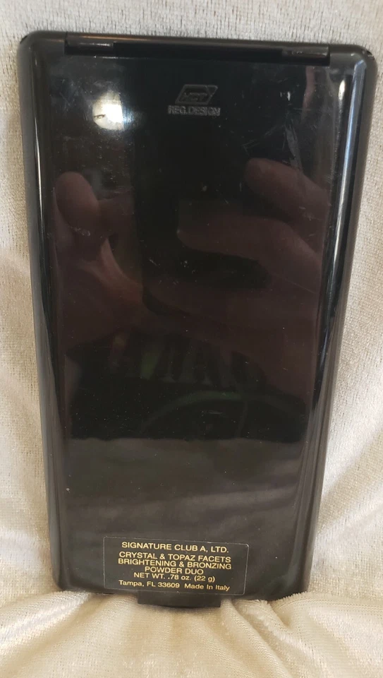 SIGNATURE CLUB A Crystal & Topaz Facets Brightening & Bronzing Powder DUO .78 OZ - Image 4 of 4