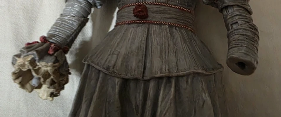 Boneco de ação palhaço terror NECA Ultimate It Movie Pennywise. - Imagem 4 de 4