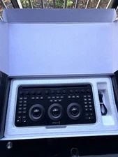 Blackmagic Design DaVinci Resolve Micro Color Panel. 