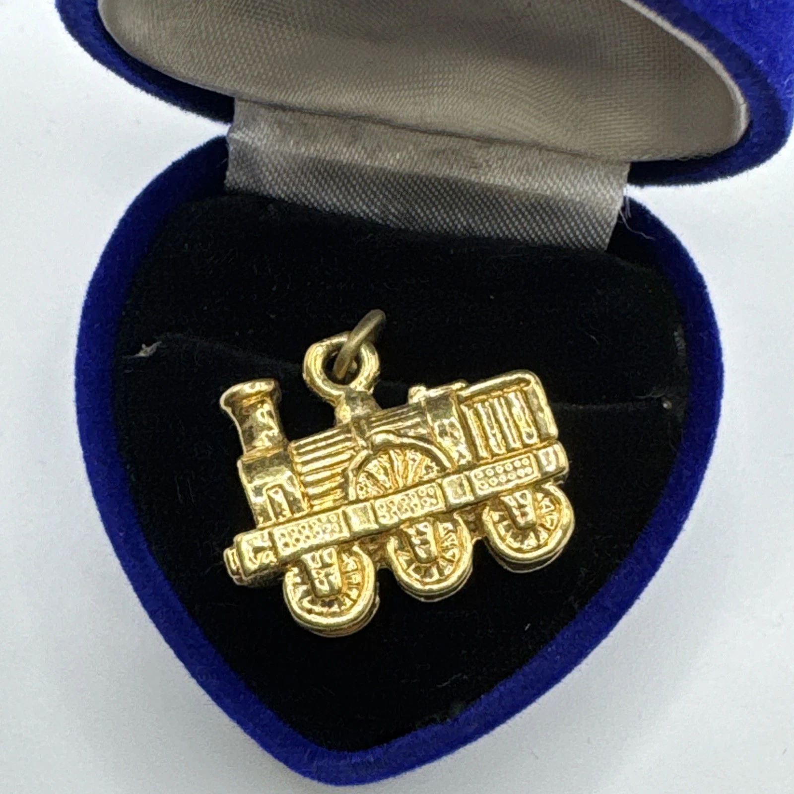 Bijoux Fantaisie Pendentif Train Doré (sans la boite)