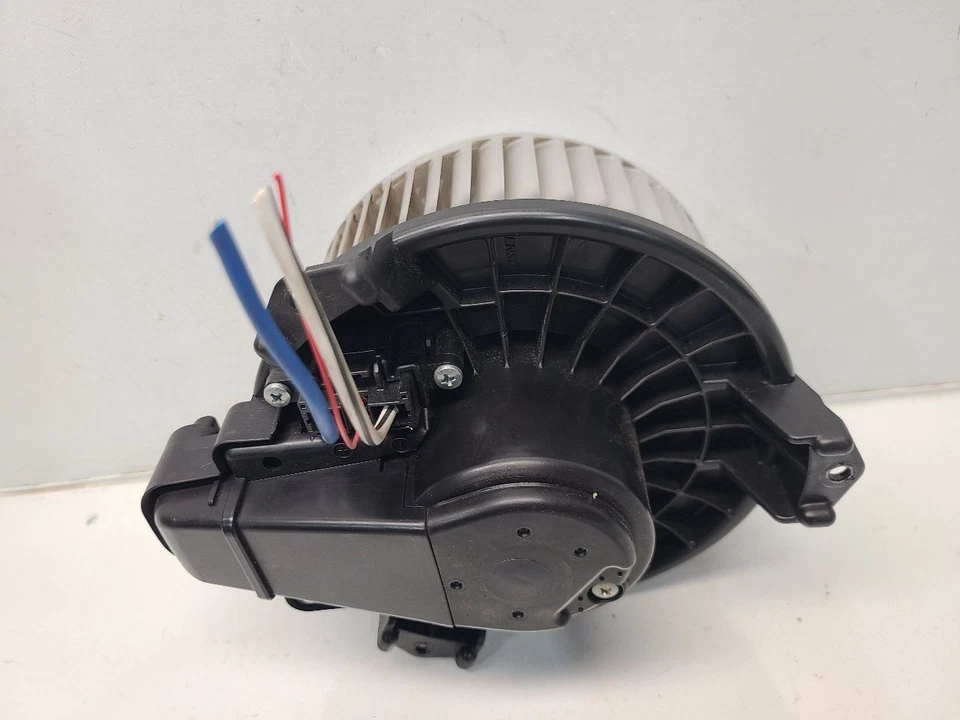 Двигатель вентилятора ограниченного выпуска 2006-18 Toyota RAV4 - автоматическая температура - Изображение 3 из 4