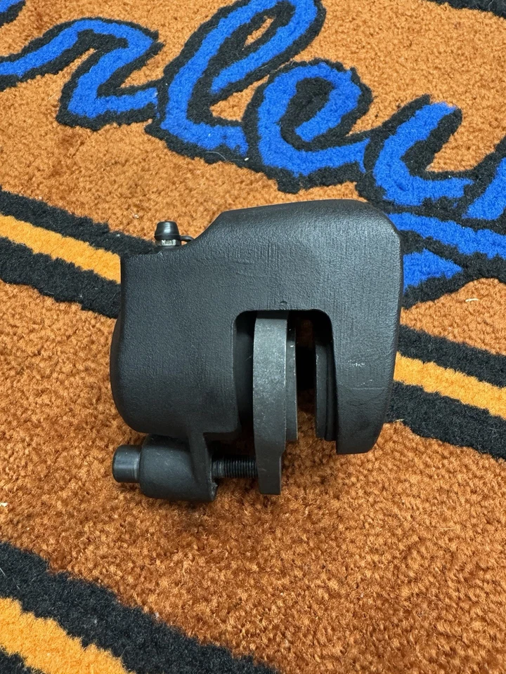 Pinza de freno delantera derecha de pistón único - 44077-88F 1988-06 Harley Softail Foto 4 de 4