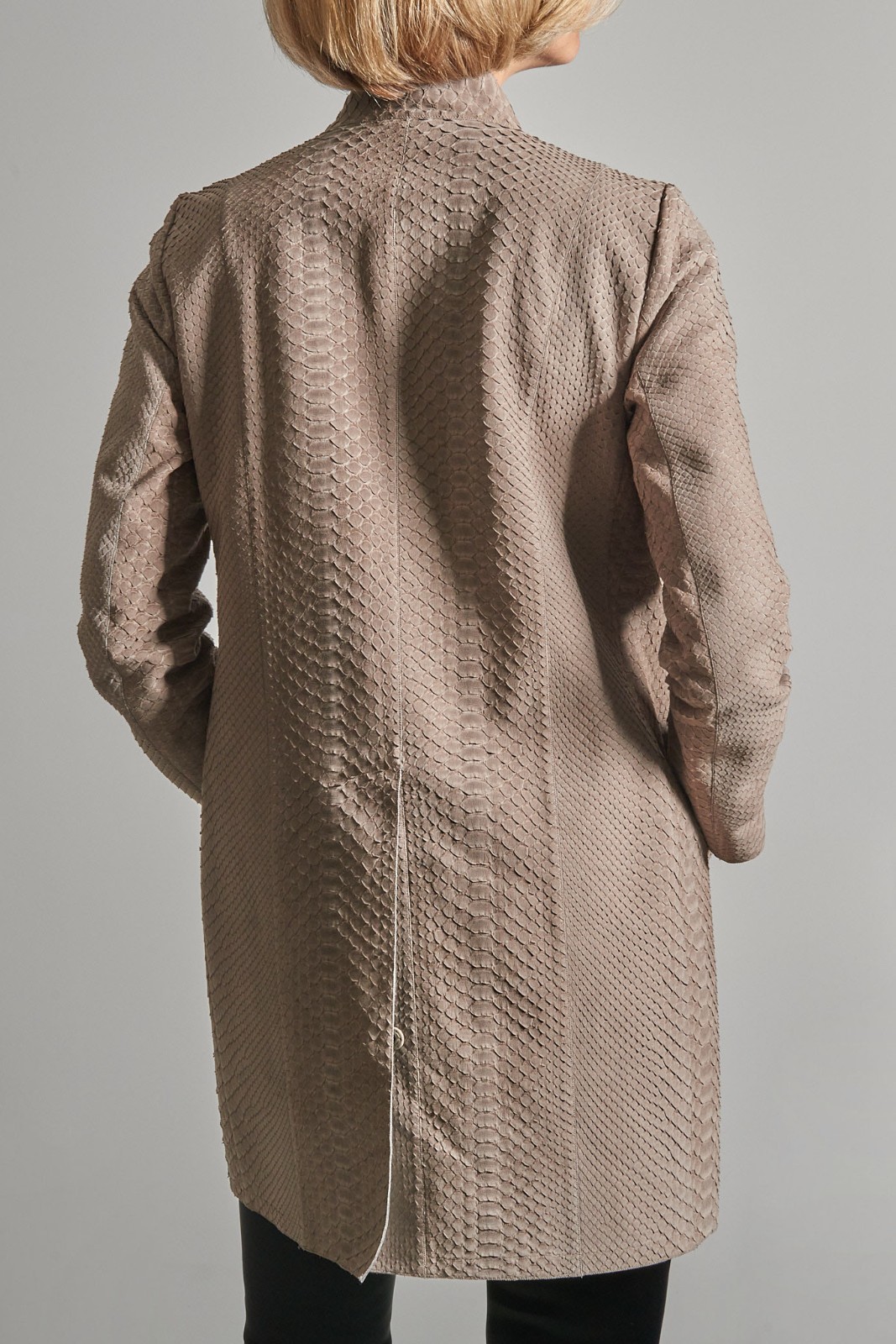 Brunello Cucinelli Light Brown Snake-effect Suede Coat with Cashmere Lining image 4
