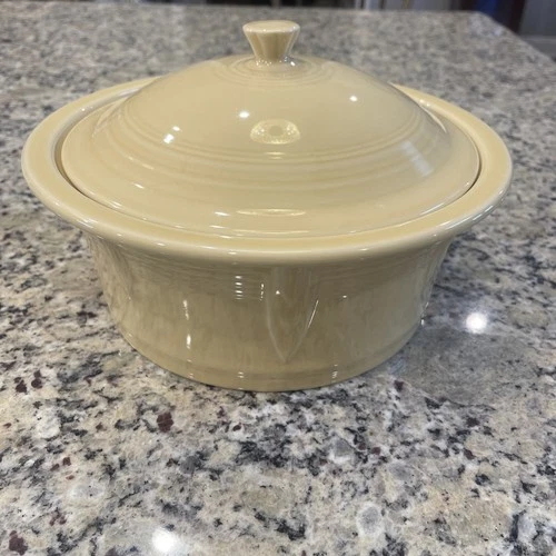 FIESTA LARGE 90OZ COVERED CASSEROLE W/LID IN IVORY