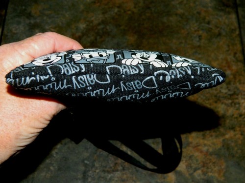 DISNEY MINNIE & DAISY BLACK & WHITE CROSSBODY/PASSPORT CANVAS BAG NWOT/NOS - Picture 6 of 12