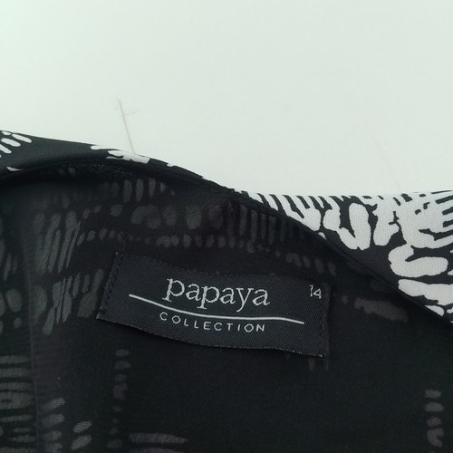 Papaya Collection Womens Top Size 14 Black White Geometric Cami Blouse V Neck - Picture 4 of 7
