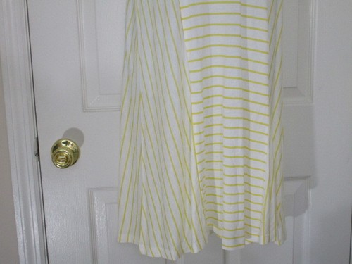 AUTHENTIC NEW YORK & CO. STRIPE TRAPEZE DRESS SIZE MEDIUM NWT MSRP $39.95 - Picture 3 of 5
