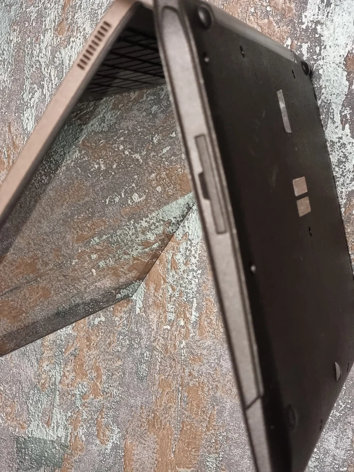 Medion AKOYA P2212T 11,6 Zoll 500 GB + 64 GB Intel Celeron 4x1,86GHz 4GB Win 10 - Bild 3 von 4