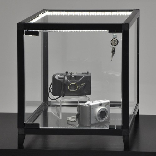 kleine quadratische Tisch Präsentationsvitrine beleuchtet & Schloss 32cm schwarz - Bild 2 von 3