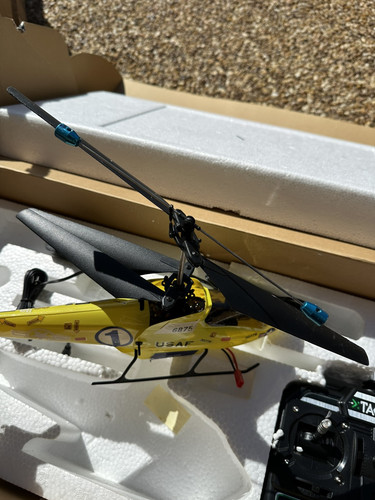Heli Max AXE EZ Pre-Built Radio Controlled Helicopter In Box - Picture 10 of 24