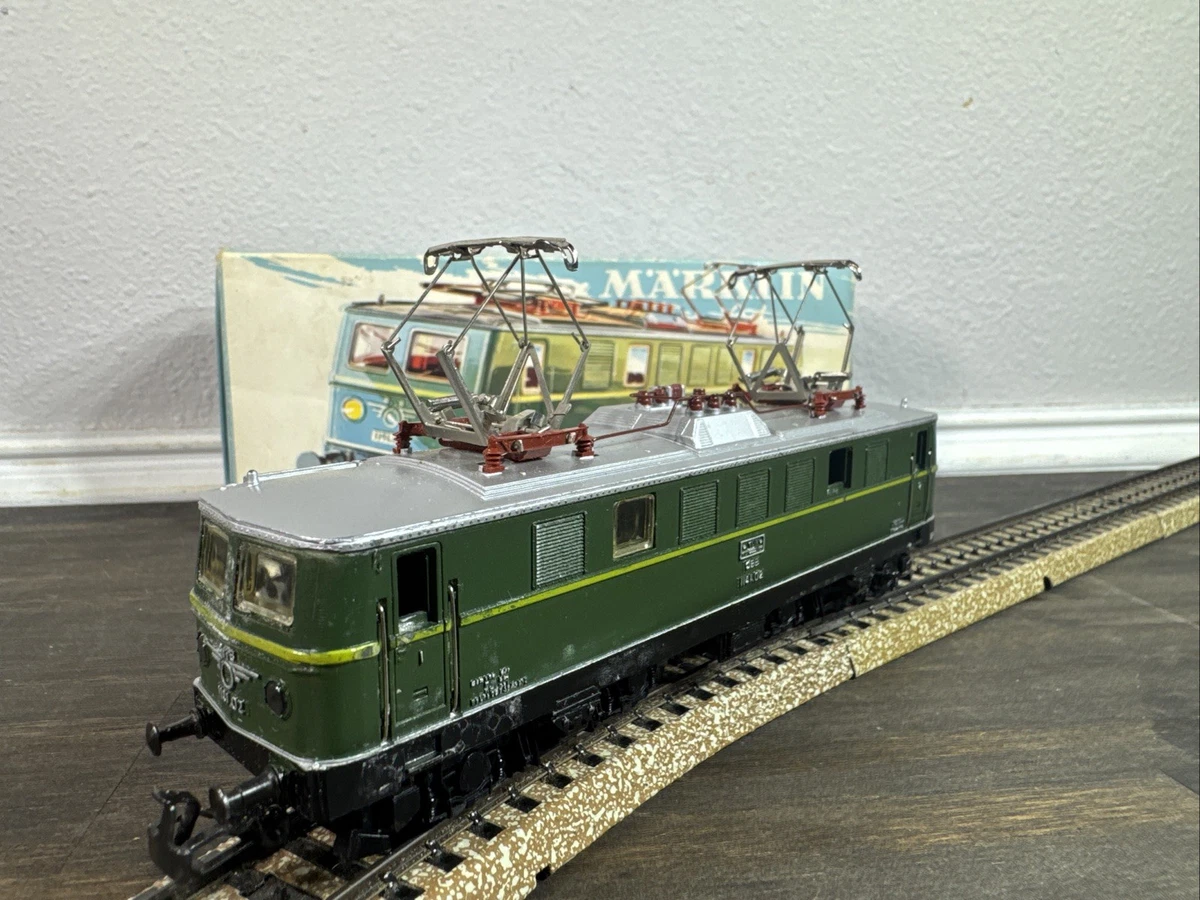 Locomotive Électrique Marklin/Hamo BR111 DB HO – Beige/Bleu – Occasion Bon État