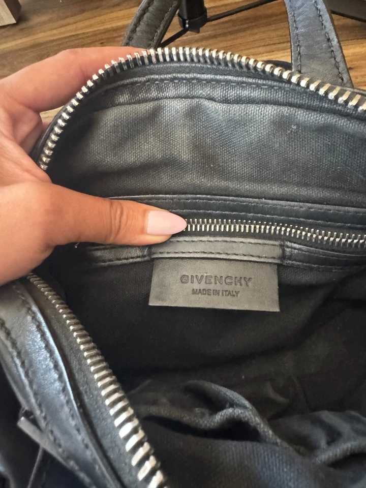 Mini bolso de mano ruiseñor de cuero negro Givenchy con etiquetas, correa con logotipo, bolsa antipolvo Foto 4 de 4