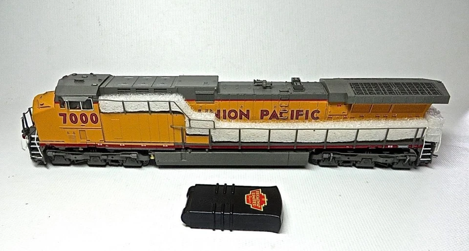 HO Broadway Limited 685 GE AC6000CW UP Diesel Locomotive #7000 - Image 3 of 4