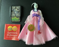 Figura Muñeca Lily Munster Estreno Exclusivo The Munsters De Colección Limitada Suelta