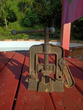 Antique/Vintage NYE No. 71 P3062 1/8"-2 1/2" Pipe Vise, Good Working Order!