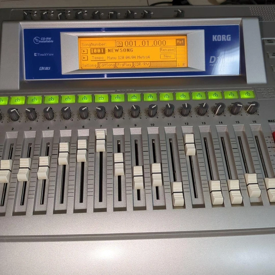 Korg D1600 Digital Recording Studio 16 Track Multi-Track Recorder Musical Gear - Image 2 of 4