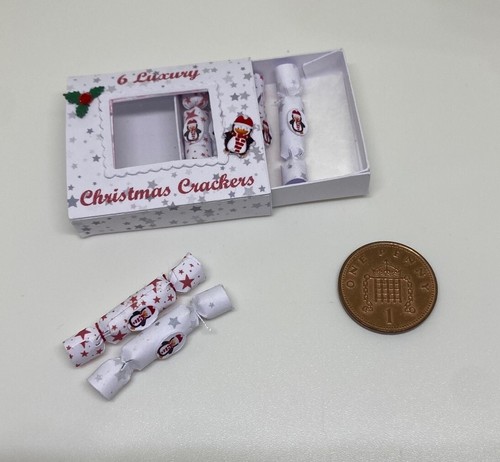 Dolls House Miniature 6 Christmas Crackers in Box Additional Items P&P FREE - Picture 10 of 22