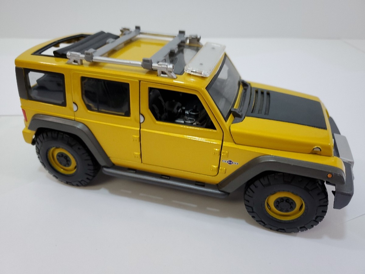 Maisto 1:18 Scale Special Edition Diecast Model - Jeep Rescue
