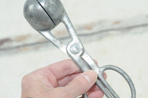 Vintage Aluminum Meatball Maker Tongs Cookie Doug Baller Tongs Made in Japan - Picture 9 of 11