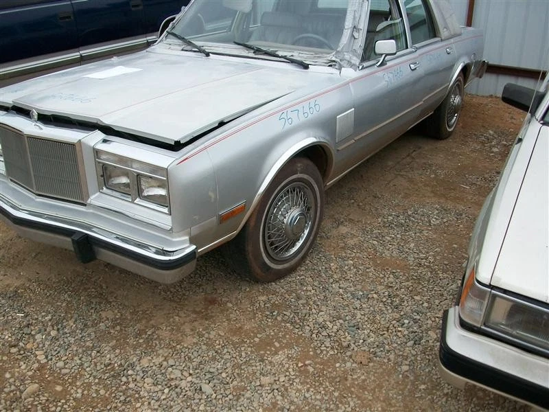 Used Right Tail Light Assembly fits: 1985 Chrysler 5th avenue Right Grade A Foto 4 de 4