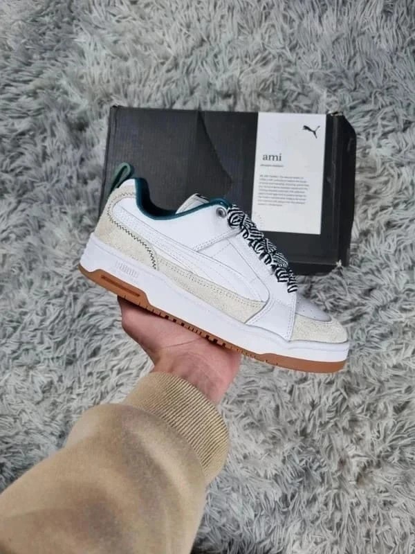 Puma x Ami Slipstream beige et blanche pour éviter l'inconfort des chaussures rigides