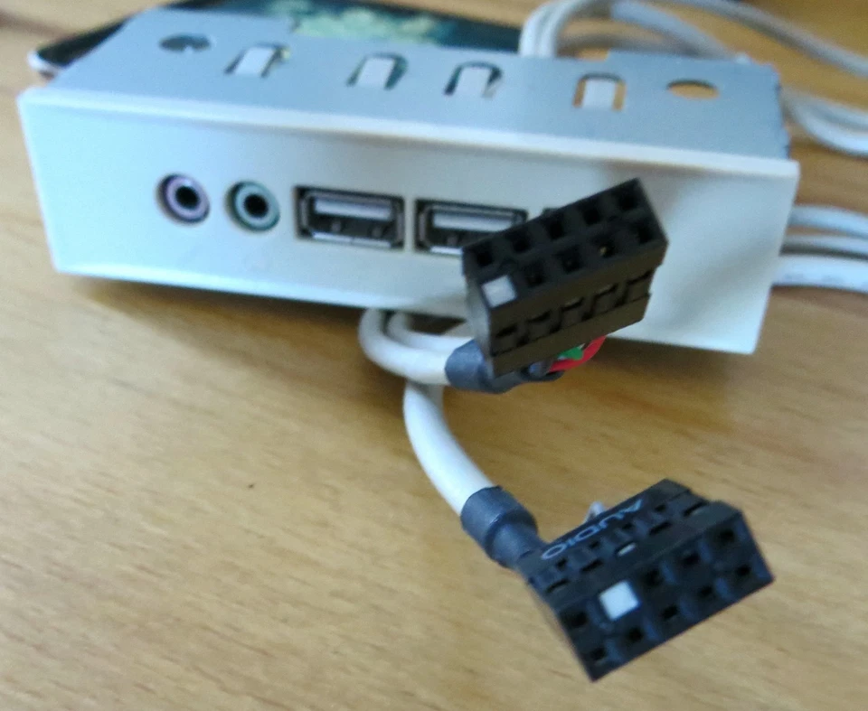 USB Frontpanel 3.5" Einschub 2 x USB 2.0 und Mikrofon-/Kopfhöreranschluss - Bild 2 von 4