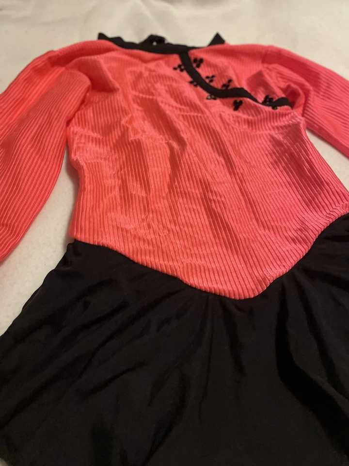 Leotardo de patinaje sobre hielo mediano rosa y negro para niños  Foto 2 de 4