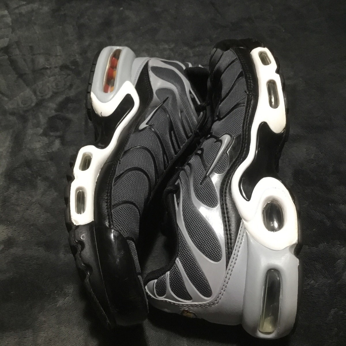 Nike Air Max Plus Tn Dark Grey White Black Mens Size 8 . 852630