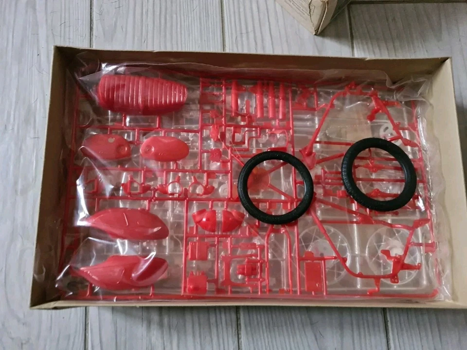 1:8 REVELL YAMAHA GRAND PRIX 350 sealed - Immagine 2 di 3