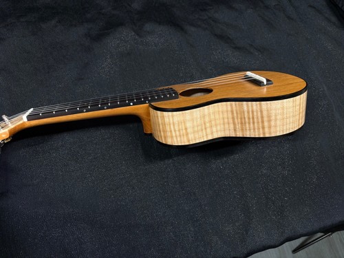 Soprano ukulele with Maple and Mahogany - Picture 2 of 8
