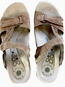 low heel earth sandals