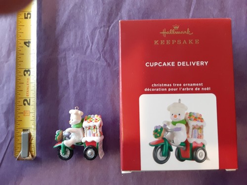 Lot Of 4 Hallmark Keepsake Ornaments Dessert Theme Cookies Treats Cupcakes - Picture 13 of 17