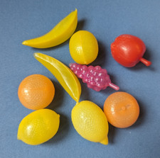 Lot of 9 plastic fruit pieces, children play toys