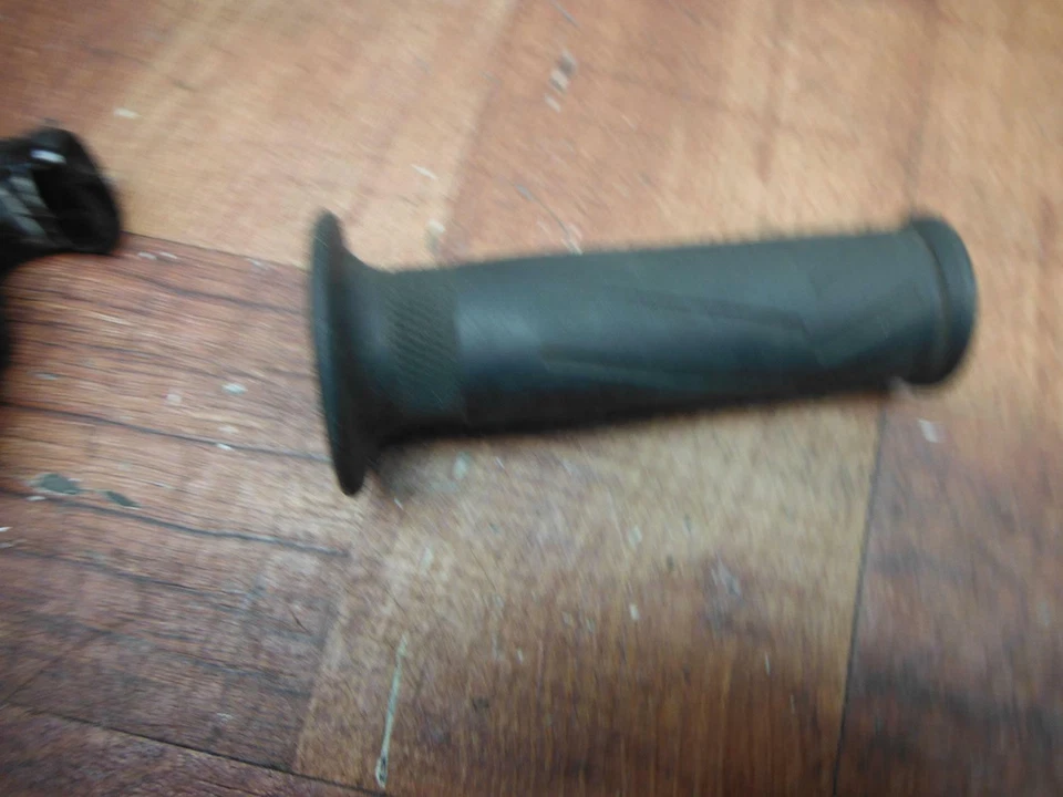 yamaha 06-15 fz1 2015 fzs1 ПРАВЫЙ ЛЕВЫЙ ЗАЖИМ РУЛЬ ЗАХВАТ ПАРА КОМПЛЕКТ - Изображение 4 из 4