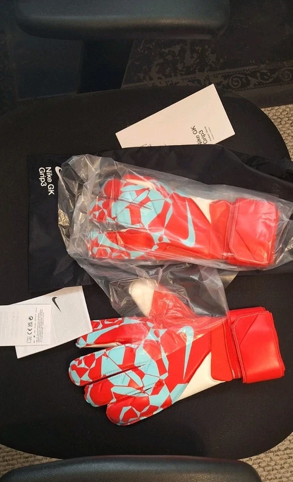 Nike Grip 3 Match Goalkeeper Gloves Men's Soccer Gloves HQ0256-850 Size 9 NEW - image 2 of 3
