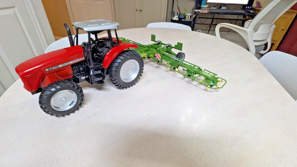 Mint JLE Ertl 1/16 Massey Ferguson 8270 Tractor plus Bruder Krone KWT Tedder - Image 3 of 4