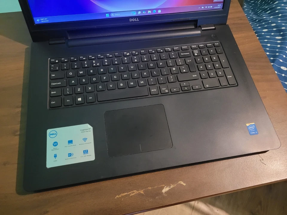 MASSIVE Dell Inspiron 17 5749 17.3" Laptop Intel i3 8GB RAM 256GB SSD Windows 11 - Image 2 of 4