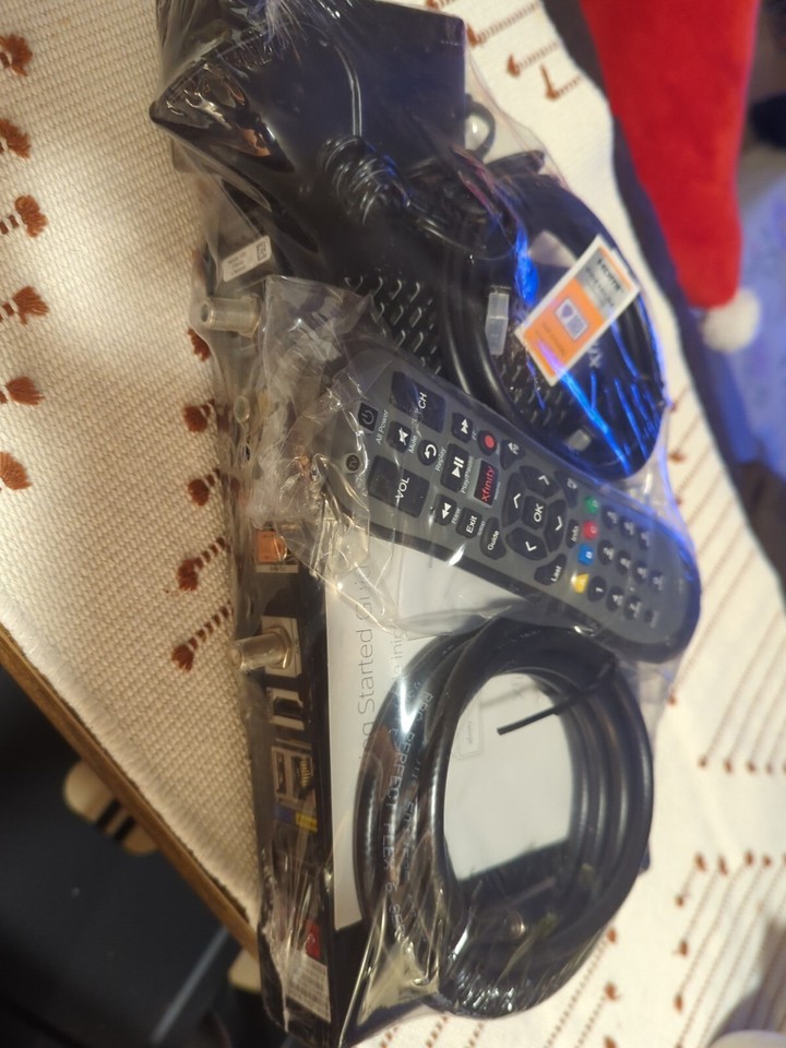 NEW Comcast Xfinity Cable Box w/Power Supply, Remote, Cords + Batteries